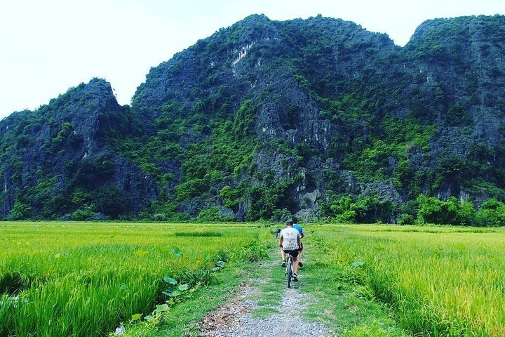 Hoa Lu - Mua Cave - Local Market -Tam Coc - Bich Dong 2days small group tour - Image 2