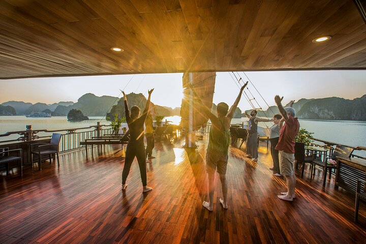 Lan Ha bay Boutique cruise 3D/2N trip: kayaking, swimming, biking, & meals - Image 2