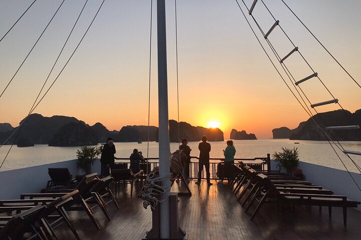 Lan Ha bay Boutique cruise 3D/2N trip: kayaking, swimming, biking, & meals - Image 3