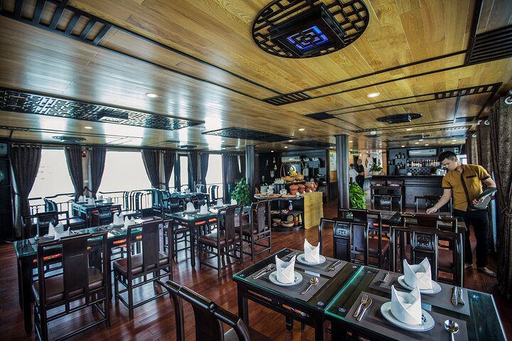 Lan Ha bay deluxe cruise 2D/1N: kayaking & swimming at pristine places & meals - Image 4