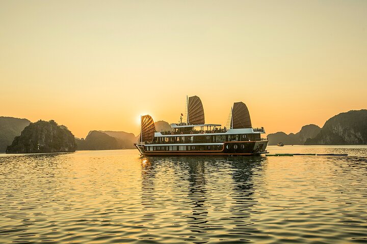 Lan Ha bay deluxe cruise 2D/1N: kayaking & swimming at pristine places & meals - Image 3