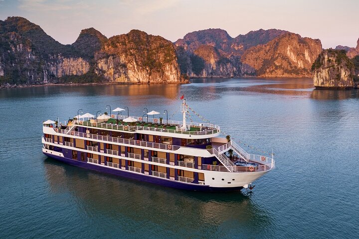 Lan Ha bay luxury cruise 2D/1N: Kayaking, jumping & Swimming at pristine places - Image 2