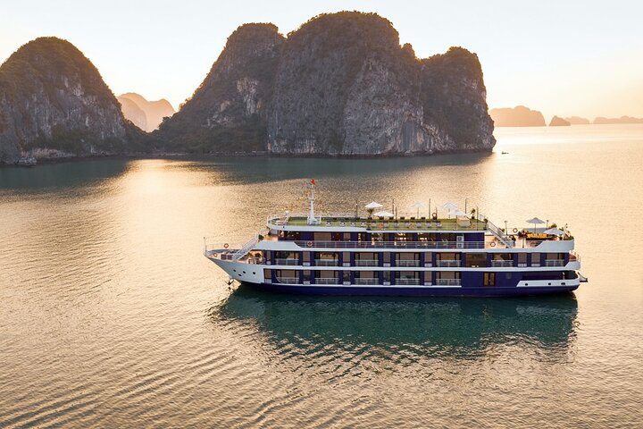 Lan Ha bay luxury cruise 2D/1N: Kayaking, swimming at the pristine places, meals - Image 3
