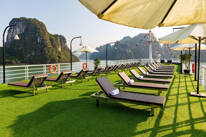 Lan Ha bay luxury cruise 2D/1N: Kayaking, swimming at the pristine places, meals - Image 5