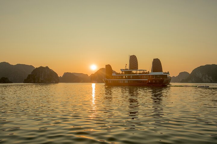 Lan Ha boutique & budget cruise 2D/1N: kayaking, swimming at pristine bay & meal - Image 3