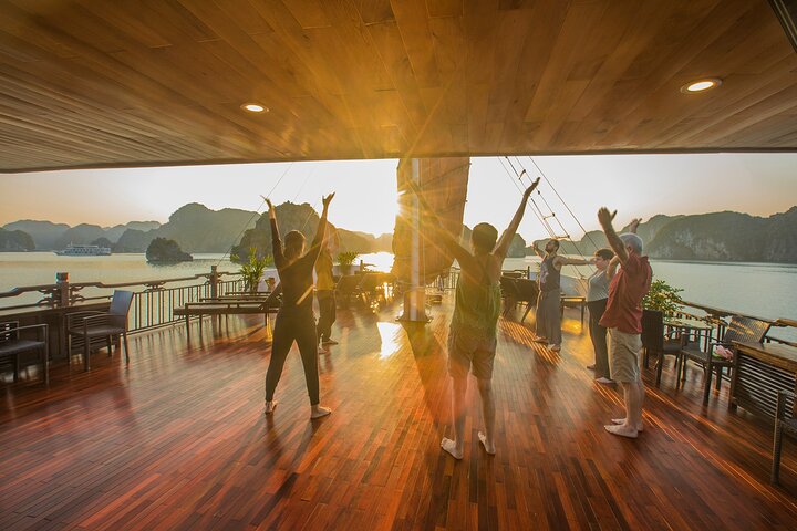 Lan Ha boutique & budget cruise 2D/1N: kayaking, swimming at pristine bay & meal - Image 4