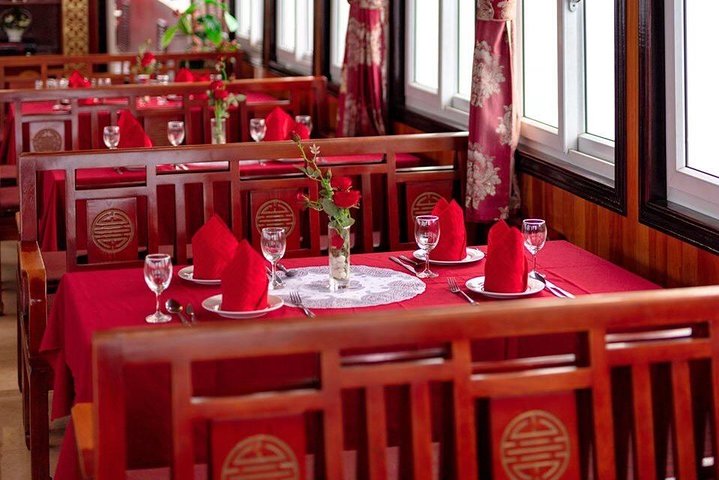 Luxury day trip to Halong bay with Sung Sot cave, Titop Island and kayaking. - Image 4