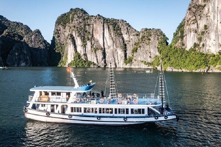 Luxury Ha Long Bay 1 Day Trip From Hanoi - By Limousine & Small Group - Image 4
