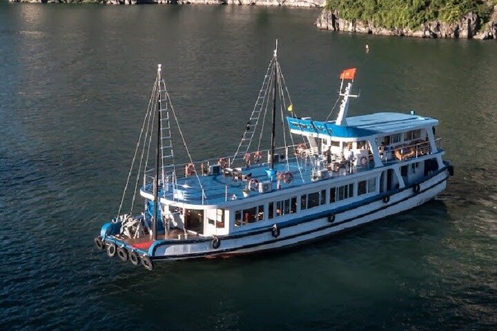 Luxury Ha Long Bay 1 Day Trip From Hanoi - By Limousine & Small Group - Image 3