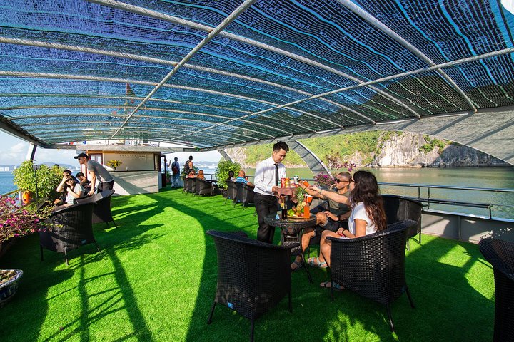 Luxury Halong Bay 1 Day on Cruises From Hanoi with Bus & Lunch - Image 3