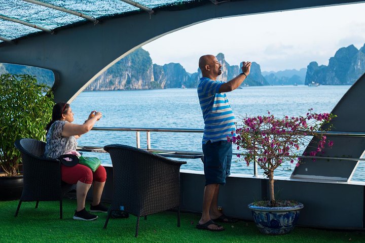 Luxury Halong Bay 1 Day on Cruises From Hanoi with Bus & Lunch - Image 1