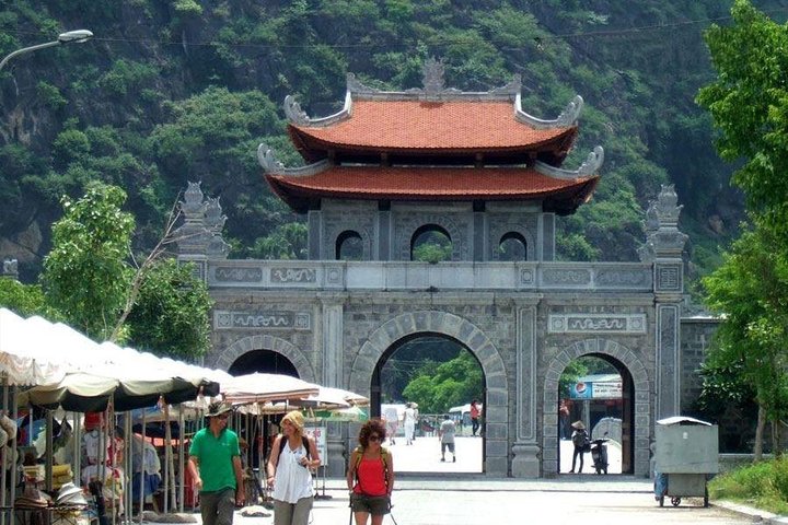 Luxury Hoa Lu - Tam Coc 1 Day Tour From Hanoi - By Limousine & Small Group - Image 2