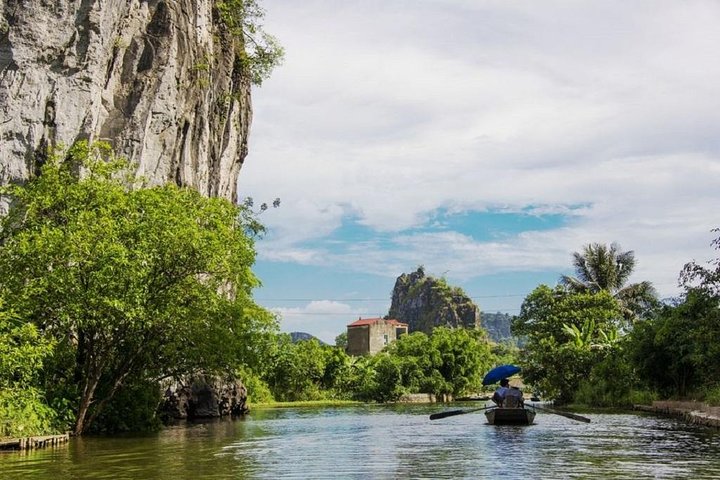 Luxury Hoa Lu - Tam Coc - Mua Cave 1 Day Tour - By Limousine & Small Group - Image 4