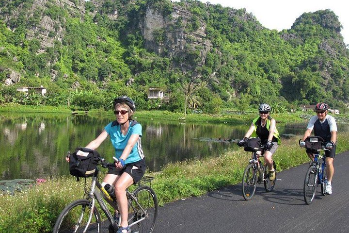 Luxury Hoa Lu - Trang An 1 Day Tour From Hanoi - By Limousine & Small Group - Image 3