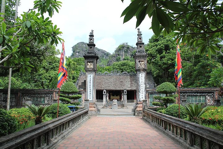 Luxury Hoa Lu - Trang An 1 Day Tour From Hanoi - By Limousine & Small Group - Image 2