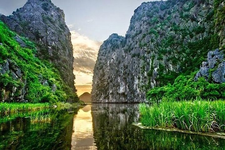 Luxury Hoa Lu - Trang An - Mua Cave 1 Day Tour - By Limousine & Small Group - Image 2