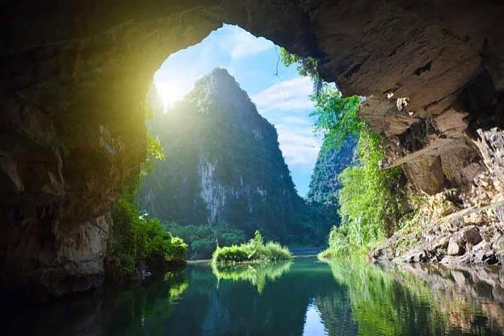 Luxury Hoa Lu - Trang An - Mua Cave 1 Day Tour - By Limousine & Small Group - Image 4