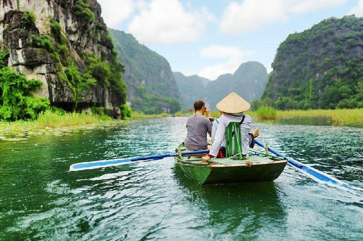 Ninh Binh Day Trip from Hanoi: Hoa Lu, Tuyet Tinh Coc, and Tam Coc - Image 2