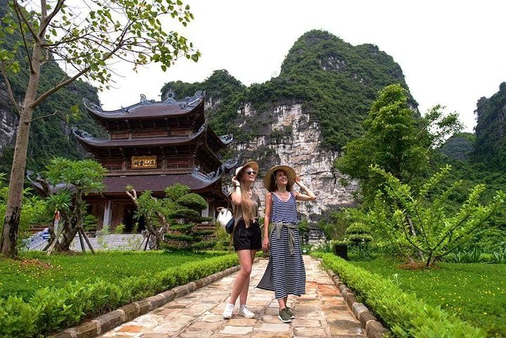 Ninh Binh full day tour: Hoa Lu - Tuyet Tinh Coc - Trang An - Image 4