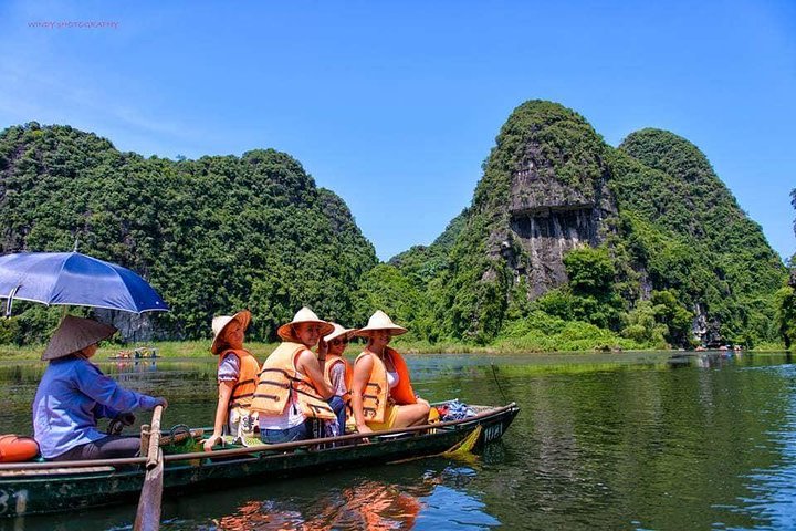 Ninh Binh full day tour: Hoa Lu - Tuyet Tinh Coc - Trang An - Image 1