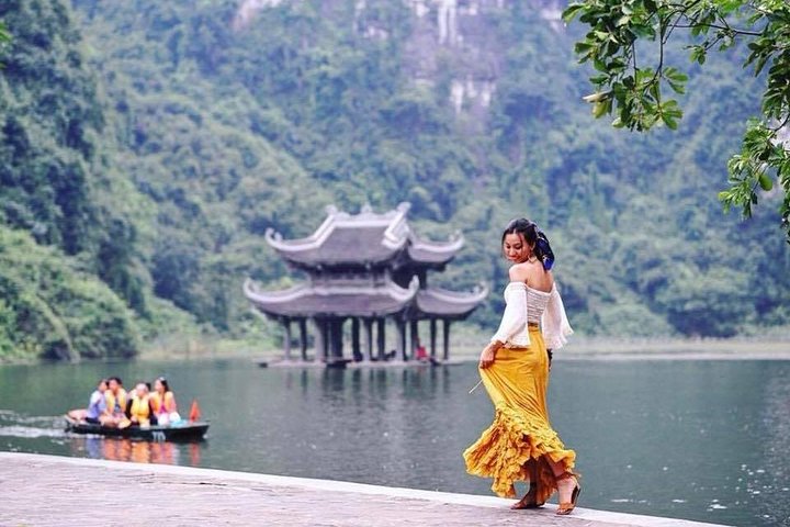 Ninh Binh full day tour: Hoa Lu - Tuyet Tinh Coc - Trang An - Image 2