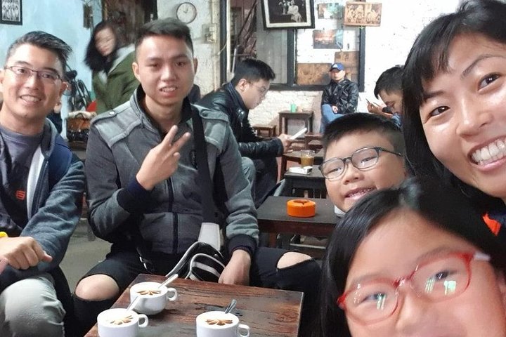 Private Hanoi Food Walking and Cyclo Tour and Water Puppet Show - Image 2