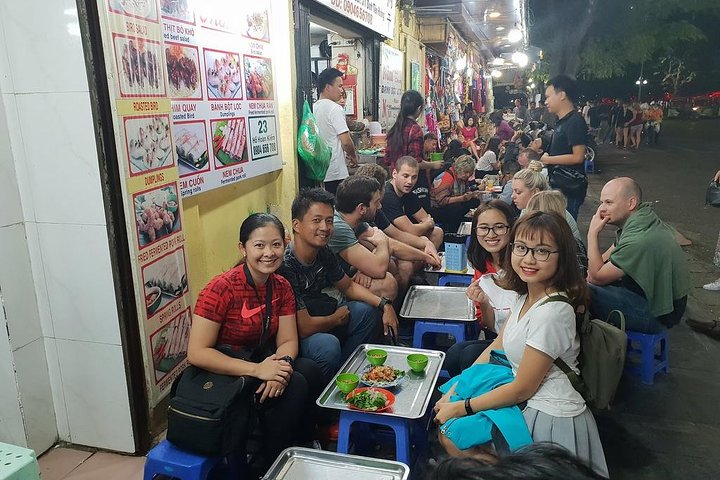 Private Hanoi Food Walking and Cyclo Tour and Water Puppet Show - Image 3