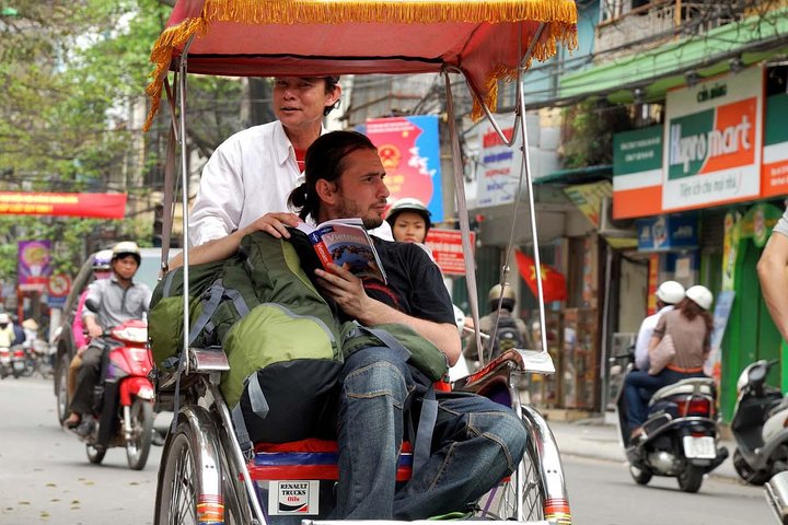 Private Hanoi walking food tour with cyclo - Image 3
