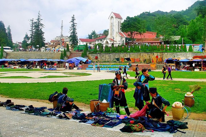 Sapa tour 2days trekking Ta Van & Cat Cat village - Image 3