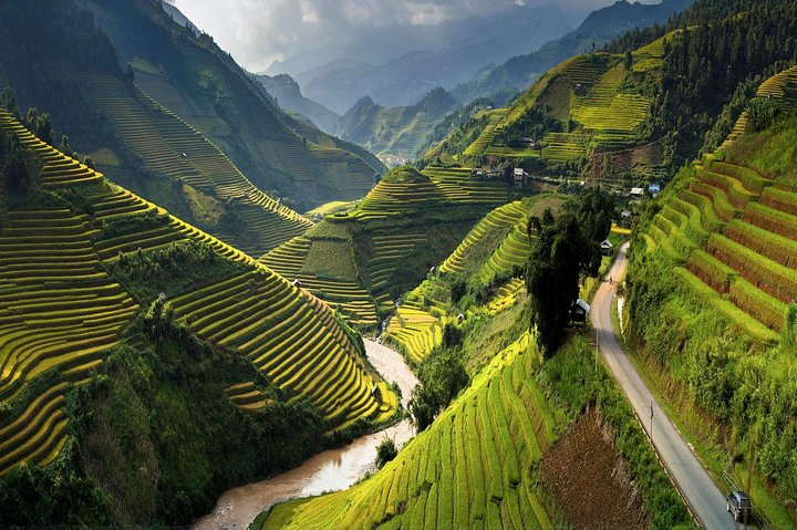 Sapa tour 2days trekking Ta Van & Cat Cat village - Image 2