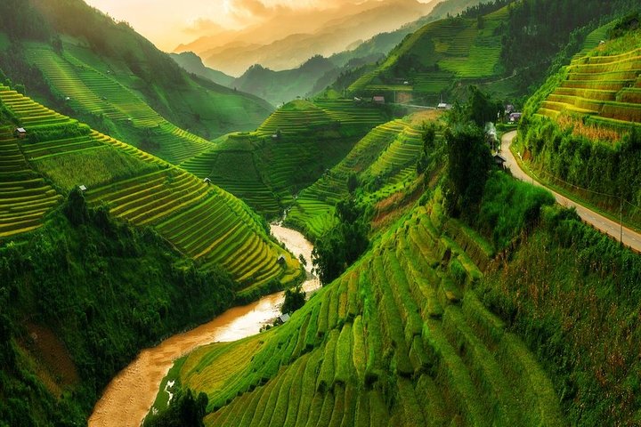 Sapa tour 2days trekking Ta Van & Cat Cat village - Image 1