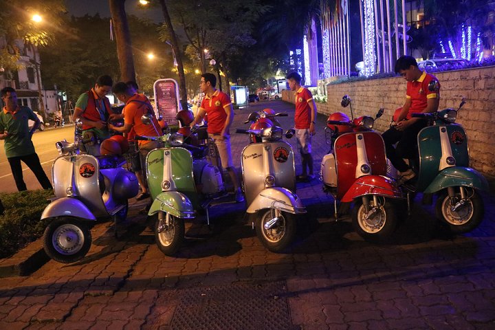 Vespa Night Street Food Tour Hanoi  - Image 3