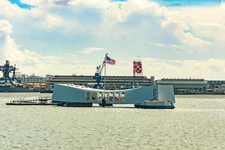 Best of Oahu: Pearl Harbor & Oahu Circle Island Tour from Waikiki - Image 1