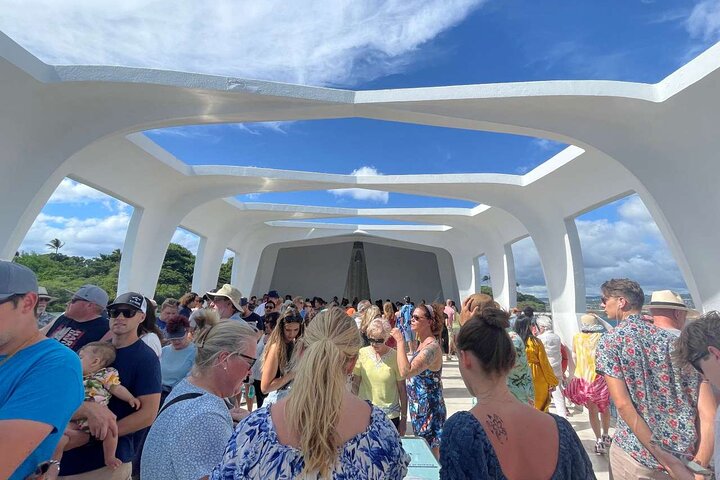 Deluxe Pearl Harbor USS Arizona Memorial and Honolulu City Tour - Image 3