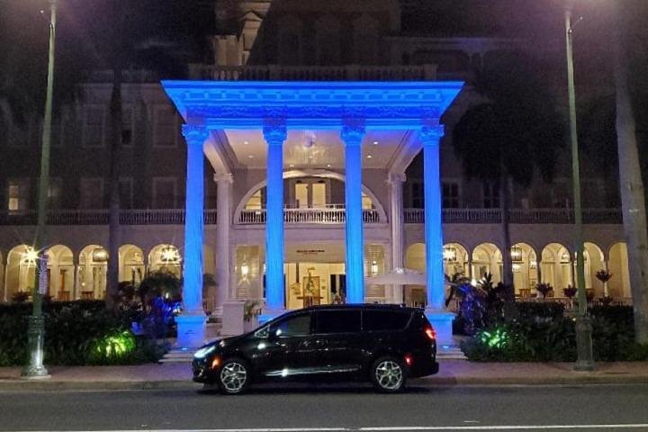 ETOHI: Oahu Exclusive Car & Driver Adventure - Image 1