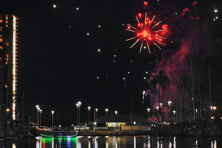fun fireworks gondola cruise waikiki + hop on hop off bus & more! - Image 4