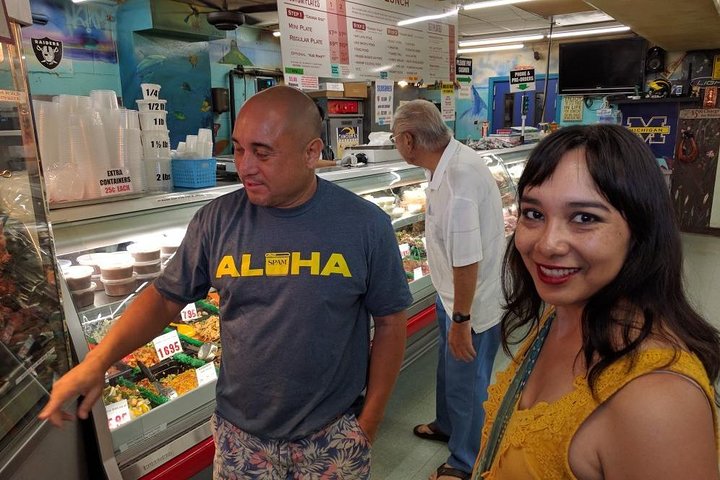 Lanai Tabura curated Private Aloha Plate Food Tour with Pickup - Image 4