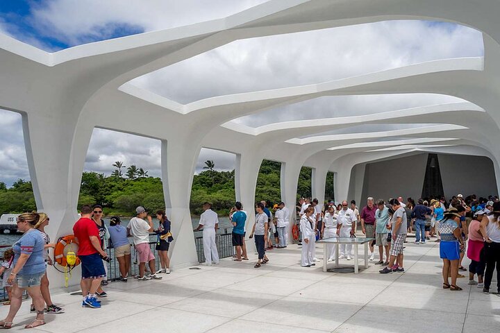 Luxury Pearl Harbor Arizona Memorial and Honolulu City Tour - Image 3