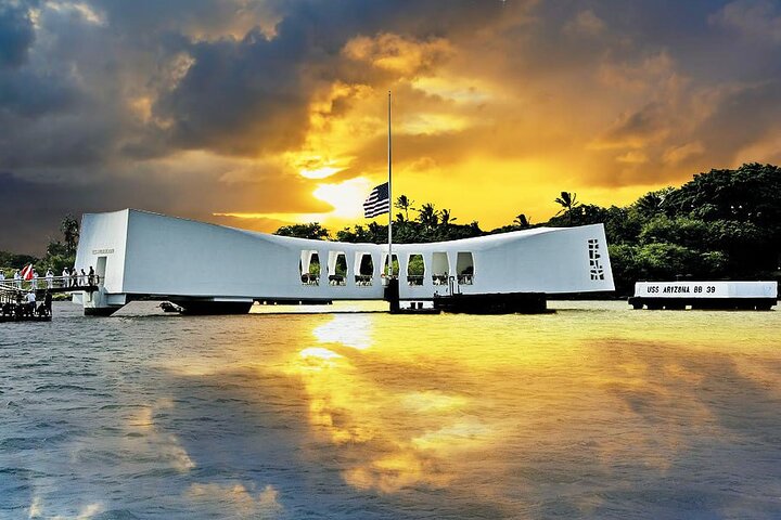 Luxury Pearl Harbor Arizona Memorial and Honolulu City Tour - Image 1