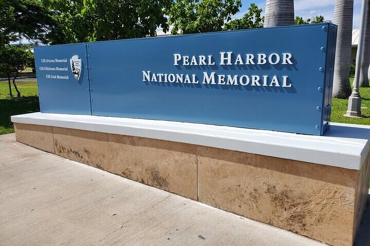 Pearl Harbor & Mini Circle Island Tour - Image 1