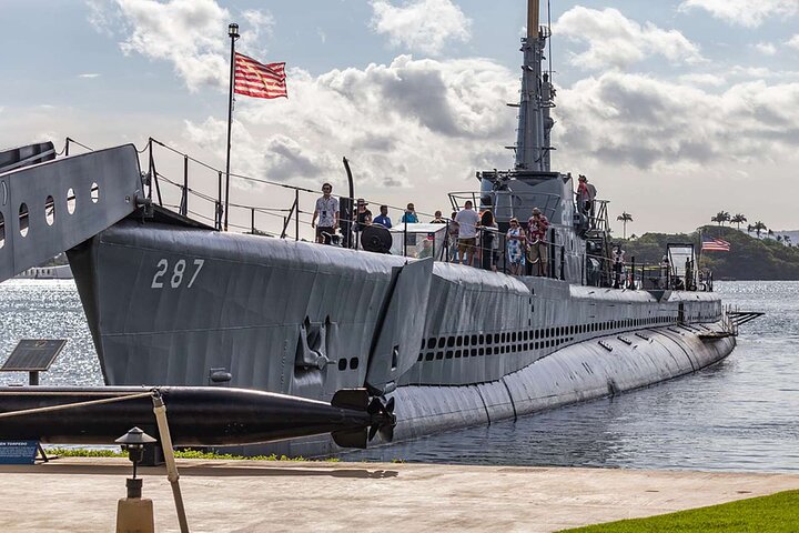 Private Arizona Memorial Bowfin Submarine and Honolulu City Tour - Image 1