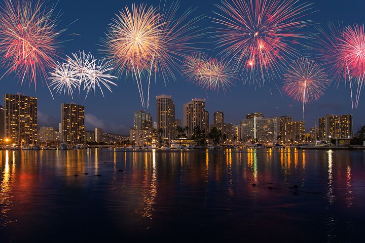 Waikiki Friday Firework Tour in Catamaran [Blue Ocean Snorkeling] - Image 5