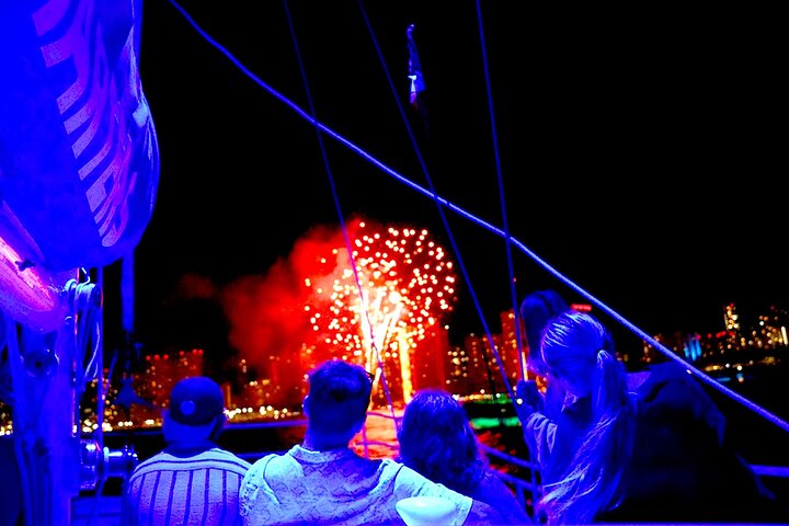 Waikiki Friday Firework Tour in Catamaran [Blue Ocean Snorkeling] - Image 2