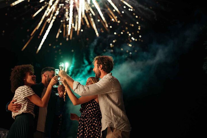 Waikiki Friday Fireworks Cruise With pick-up and drop-off - Image 3