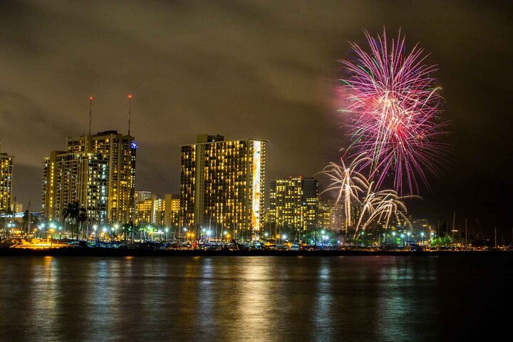 Waikiki Friday Fireworks Cruise With pick-up and drop-off - Image 2