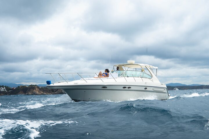 Full-Day Yacht Bays Cruise in Huatulco - Image 1