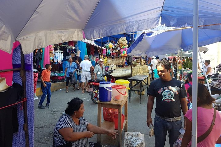 Pochutla Market, authentic day. HT - Image 5