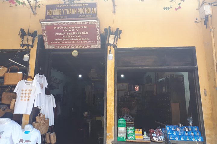 Hue private transfer to Golden Bridge in Ba Na hills theme park and Hoi An drop - Image 5