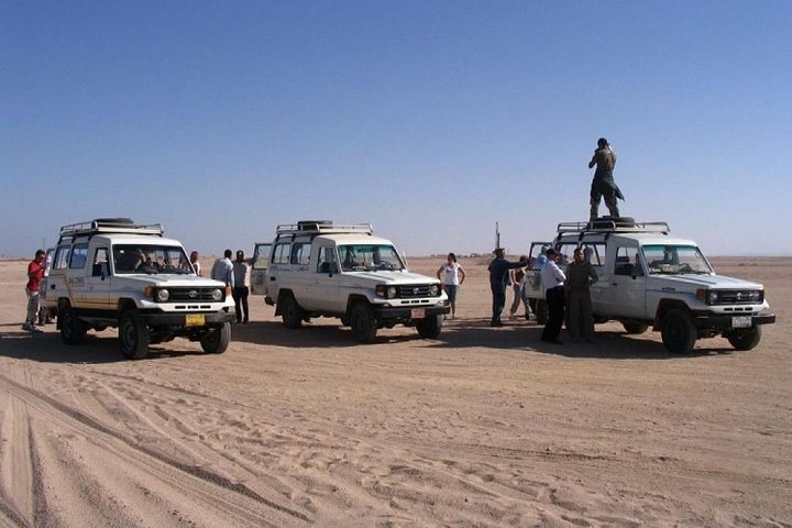 Bedouin BBQ in the Egyptian Desert by 4x4 - Image 1