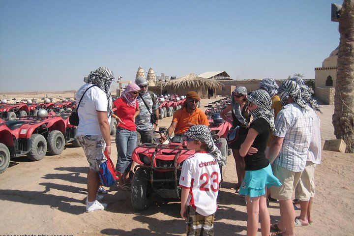 Bedouin BBQ in the Egyptian Desert by 4x4 - Image 3